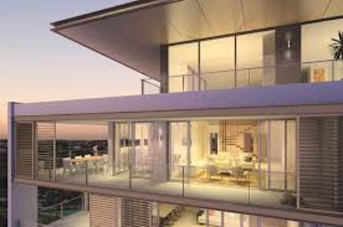 Montažna kuća koja nije sastavljena, zeleni